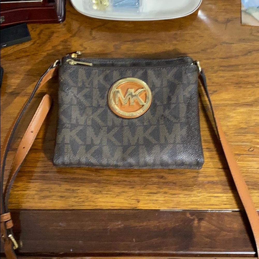 Michael kors crossbody